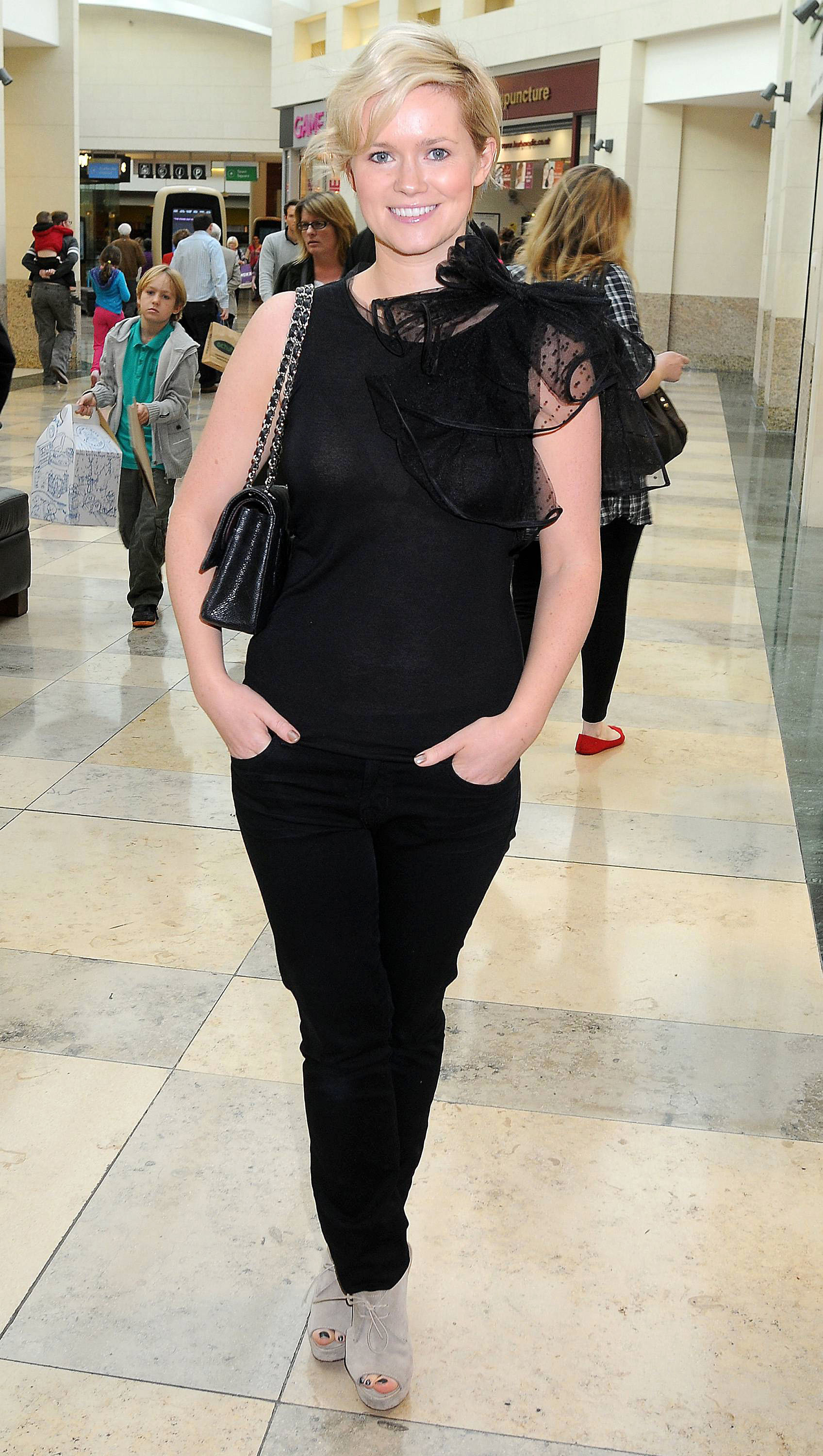 Cecelia Ahern signs copies of her new book 'The Time of My Life' | Picture 103742